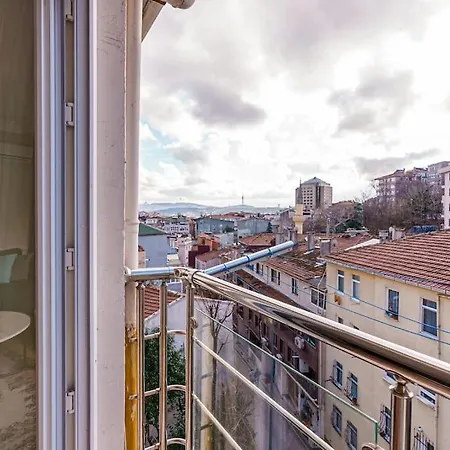 Besiktasin Kalbinde 2+1 Jakuzili Apartamento *
